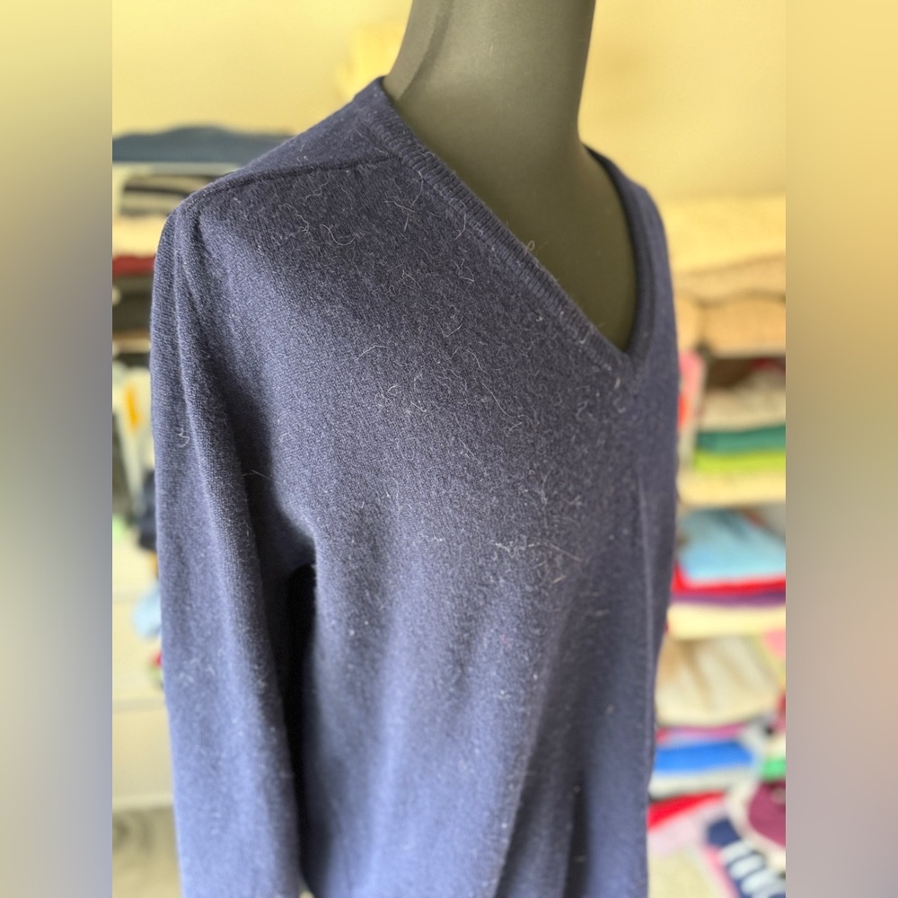 Elegant Navy V-Neck Sweater, Australian Lambswool, Made in USA 🇺🇸, L
